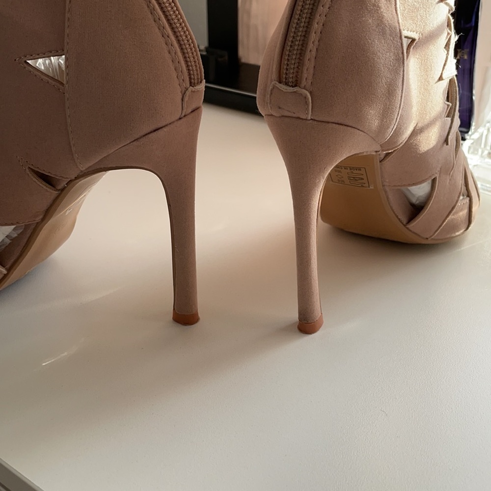 FashionNova Boot/Heels - Picture 3 of 5